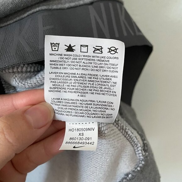 Nike Dri-Fit Cowl Neck Gray Sweatshirt Women's Size XS Athletic Pockets Casual - Picture 7 of 9